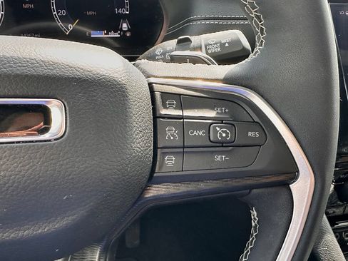 Used 2025 Jeep Grand Cherokee Altitude AWD/4WD image 32