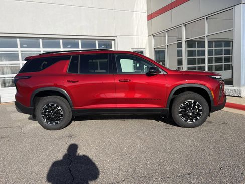 Used 2025 Chevrolet Traverse Z71 w/ Driver Confidence Package image 7