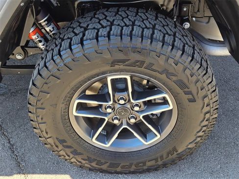 Used 2024 Jeep Gladiator Mojave image 10