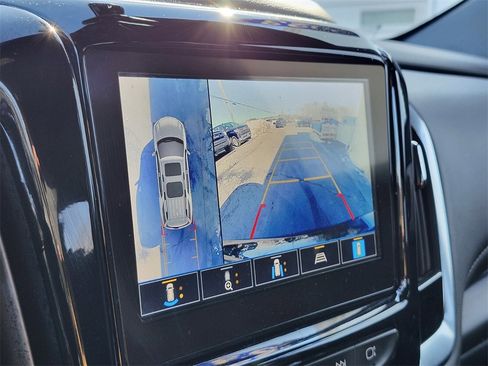 Used 2023 Chevrolet Traverse LT image 21