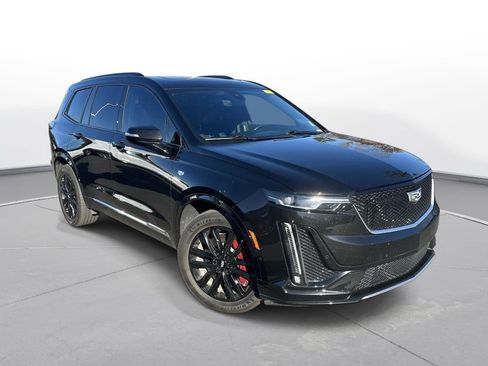 Used 2022 Cadillac XT6 Sport w/ Technology Package image 4