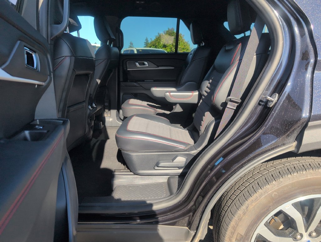 Used 2025 Ford Explorer ST-Line AWD/4WD image 9