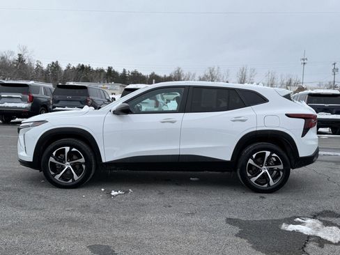 Used 2024 Chevrolet Trax RS w/ Driver Confidence Package image 8