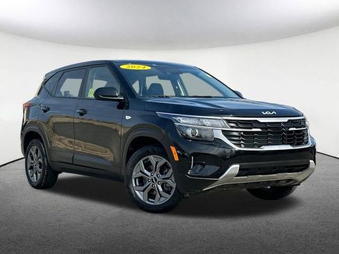 Used 2024 Kia Seltos LX image 2