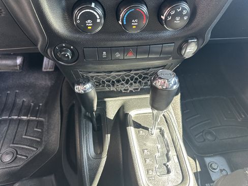 Used 2017 Jeep Wrangler Unlimited Sport w/ Quick Order Package 24S AWD/4WD image 15