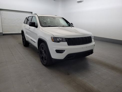 Used 2018 Jeep Grand Cherokee Laredo AWD/4WD image 13