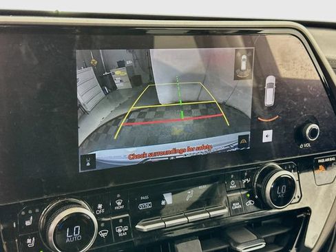 Used 2023 Toyota Highlander Limited AWD/4WD image 17