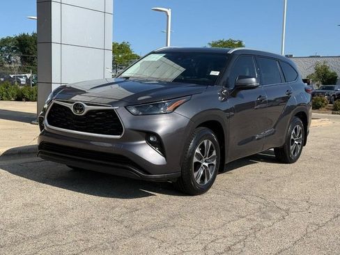 Used 2022 Toyota Highlander XLE FWD image 7