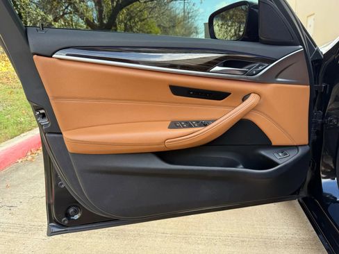 Used 2018 BMW 530i w/ Premium Package image 8