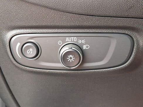 Used 2022 Chevrolet Equinox LS image 25