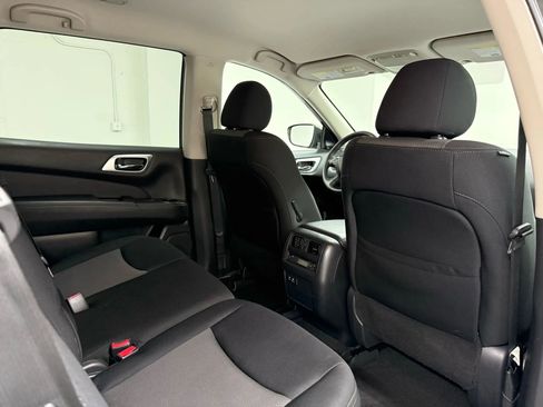 Used 2020 Nissan Pathfinder SV image 30