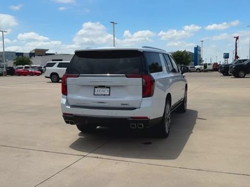 New 2026 GMC Yukon XL Denali Ultimate AWD/4WD image 8
