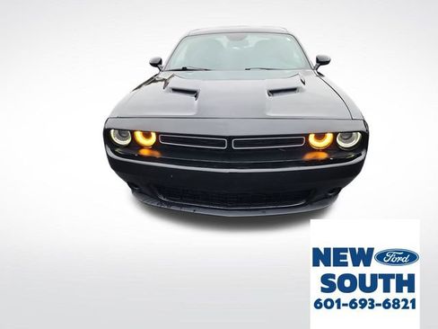 Used 2023 Dodge Challenger SXT image 8
