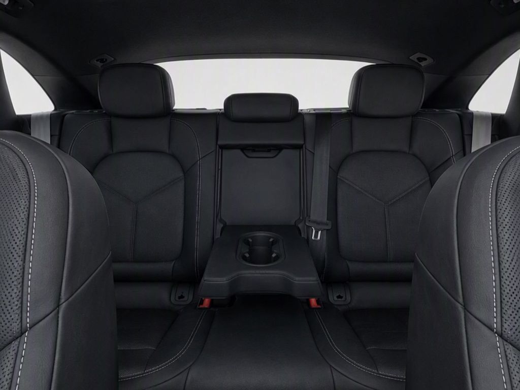 Used 2026 Porsche Macan Turbo AWD/4WD image 27