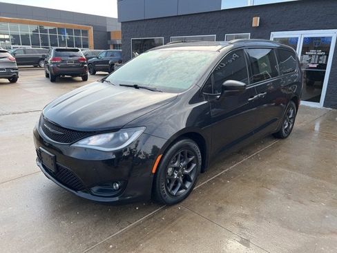 Certified 2019 Chrysler Pacifica Touring-L Plus w/ Advanced Safetytec Group image 3