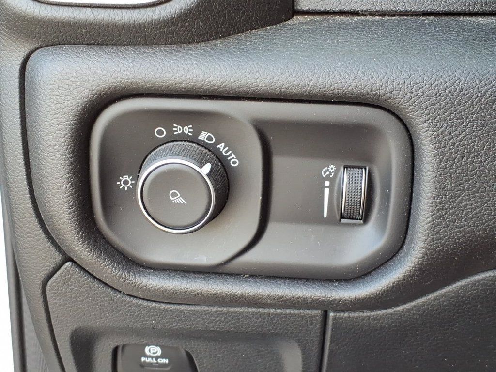 Used 2023 RAM 1500 Tradesman AWD/4WD image 17