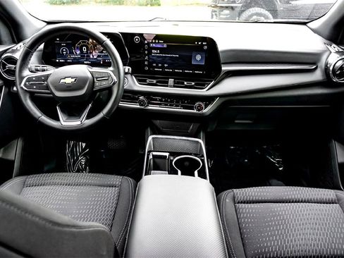 Used 2025 Chevrolet Equinox LT image 29