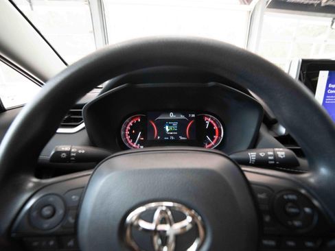 Used 2025 Toyota RAV4 LE AWD/4WD image 15