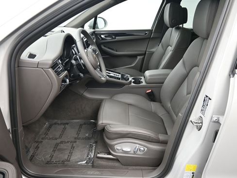 Certified 2026 Porsche Macan Turbo AWD/4WD image 10