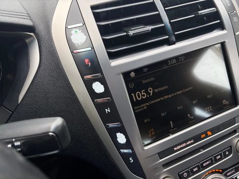 Used 2017 Lincoln MKZ Premiere FWD image 27