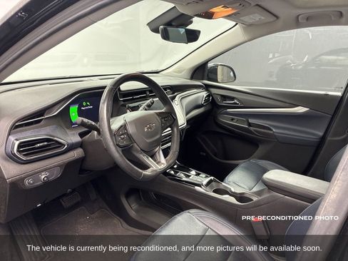 Used 2022 Chevrolet Bolt EUV Premier w/ Sun & Sound Package FWD image 9