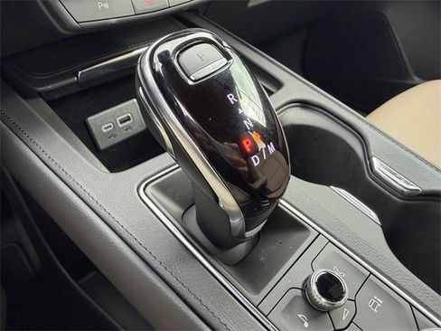 Used 2025 Cadillac XT4 Premium Luxury image 18