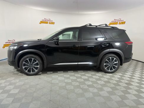 New 2026 Nissan Pathfinder Platinum FWD image 2