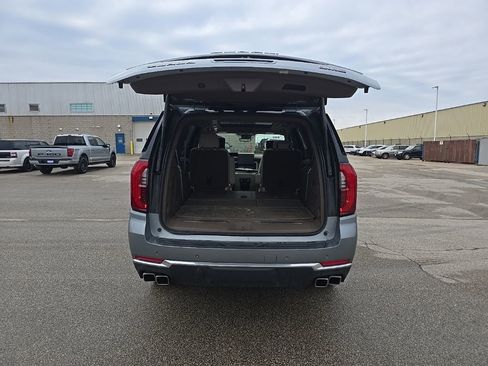 Used 2025 GMC Yukon Denali w/ Denali Reserve Package image 5