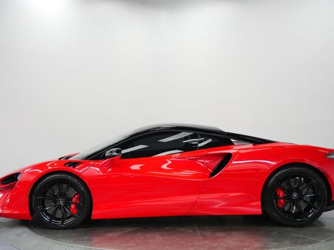 Used 2024 McLaren Artura RWD image 41