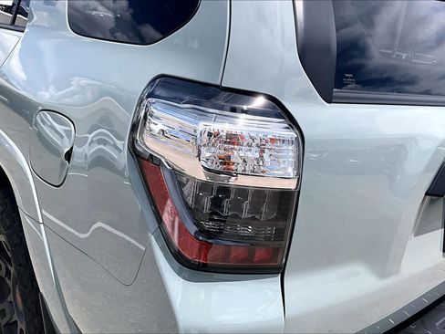 Used 2023 Toyota 4Runner TRD Off-Road Premium w/ Moonroof Package AWD/4WD image 27