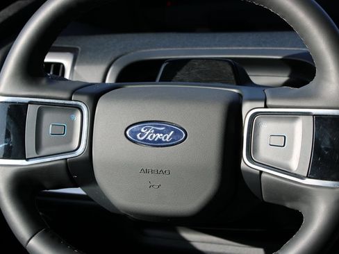 Used 2025 Ford Expedition Active AWD/4WD image 13