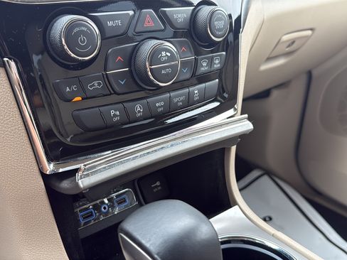 Used 2022 Jeep Grand Cherokee Laredo E AWD/4WD image 42