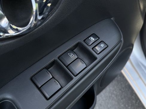 Used 2015 Nissan Versa Note SV FWD image 23