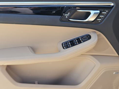 Certified 2026 Porsche Macan S AWD/4WD image 22