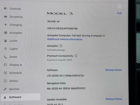 Used 2023 Tesla Model 3 Standard Range image 3