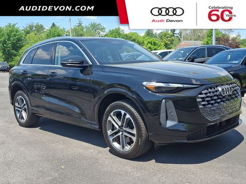 Certified 2025 Audi Q5 Premium w/ Convenience Package AWD/4WD image 1