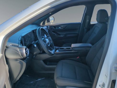 Used 2025 Chevrolet Equinox LT image 9