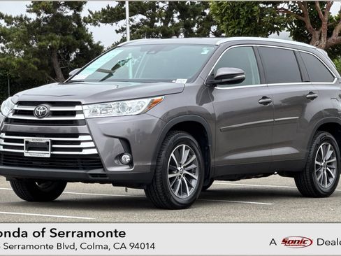 Used 2019 Toyota Highlander XLE AWD/4WD image 1