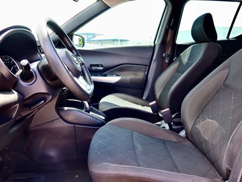 Used 2019 Nissan Kicks SV FWD image 11