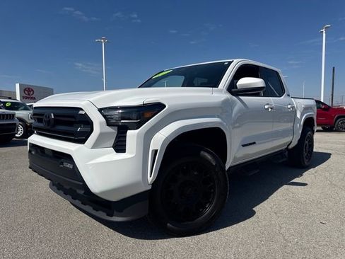 Used 2025 Toyota Tacoma SR5 image 1