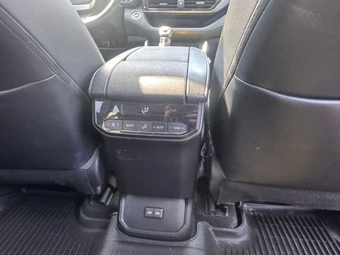 Used 2023 Toyota Highlander XLE FWD image 32
