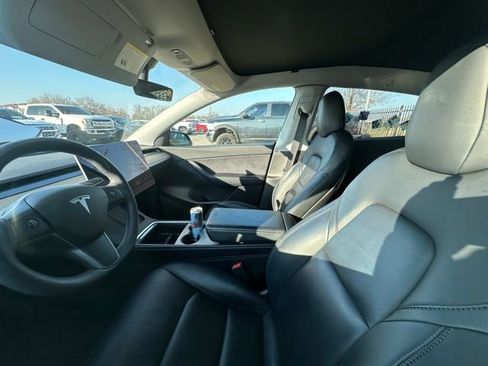 Used 2021 Tesla Model Y Long Range image 9