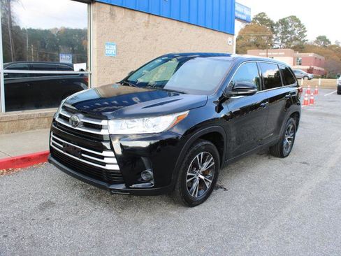 Used 2019 Toyota Highlander LE image 3