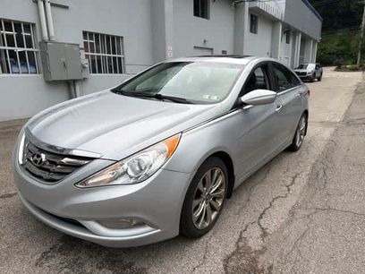 Used 2012 Hyundai Sonata SE w/ Navigation & Sunroof Pkg