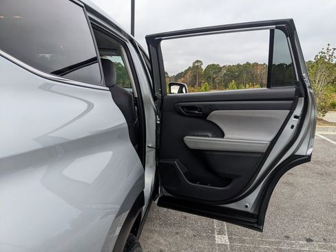 Used 2023 Toyota Highlander L image 53