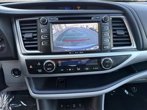 Used 2017 Toyota Highlander XLE image 20