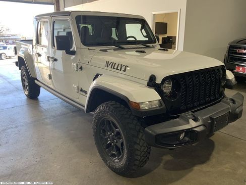 Used 2021 Jeep Gladiator Willys image 6