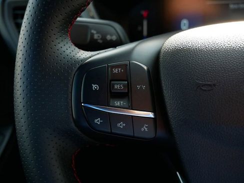 Used 2025 Ford Escape ST-Line AWD/4WD image 18