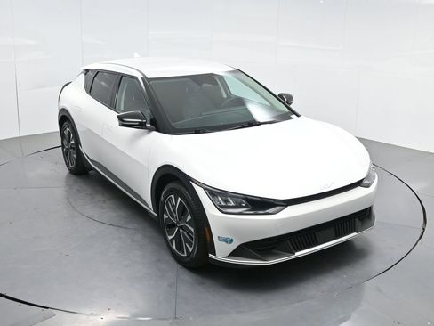 Used 2024 Kia EV6 Light RWD image 44