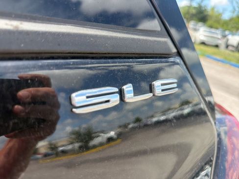 Used 2023 GMC Terrain SLE w/ Driver Convenience Package AWD/4WD image 7